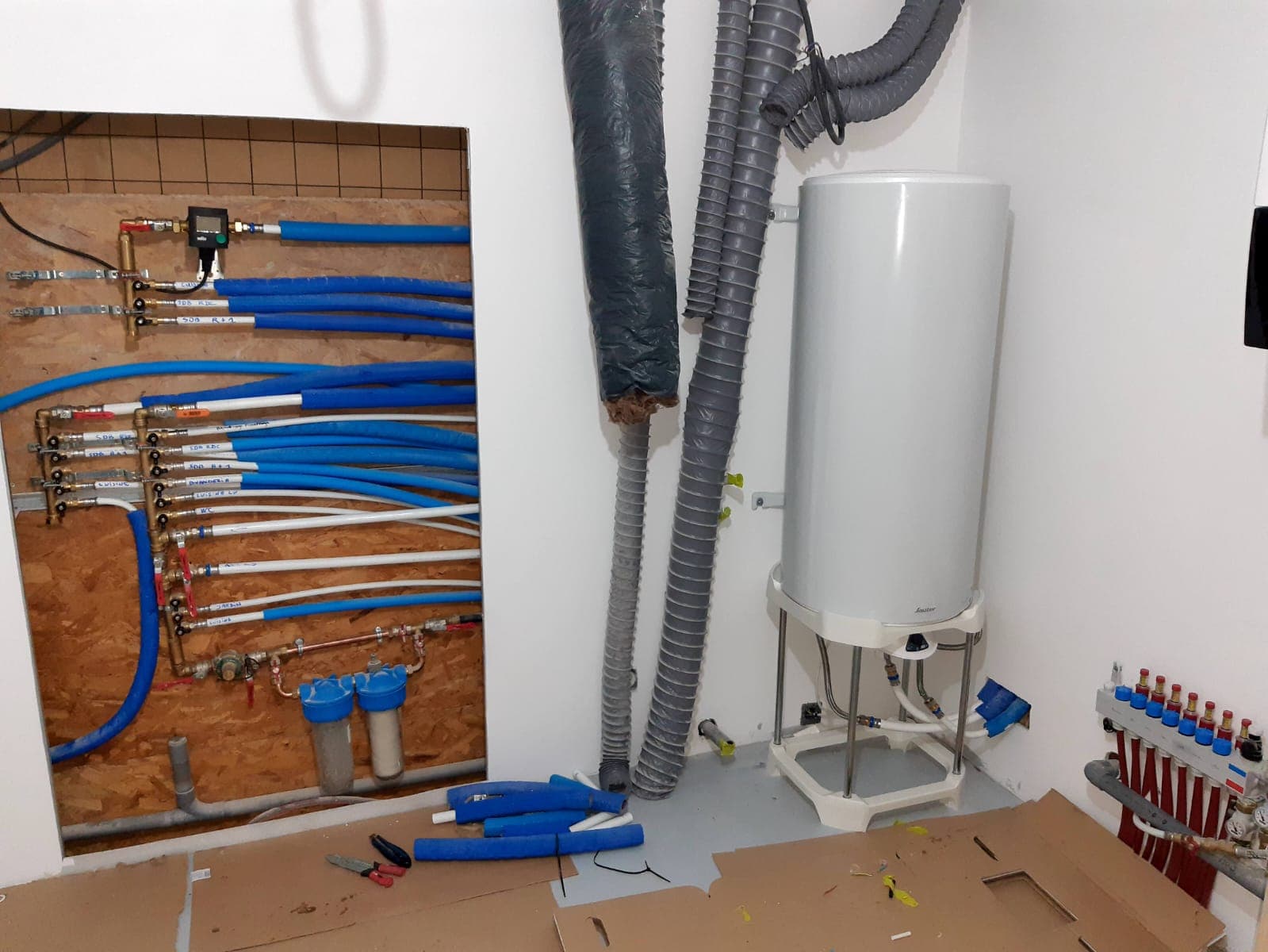 Installation local technique plomberie - nourrices et réseau hydraulique à Lomme